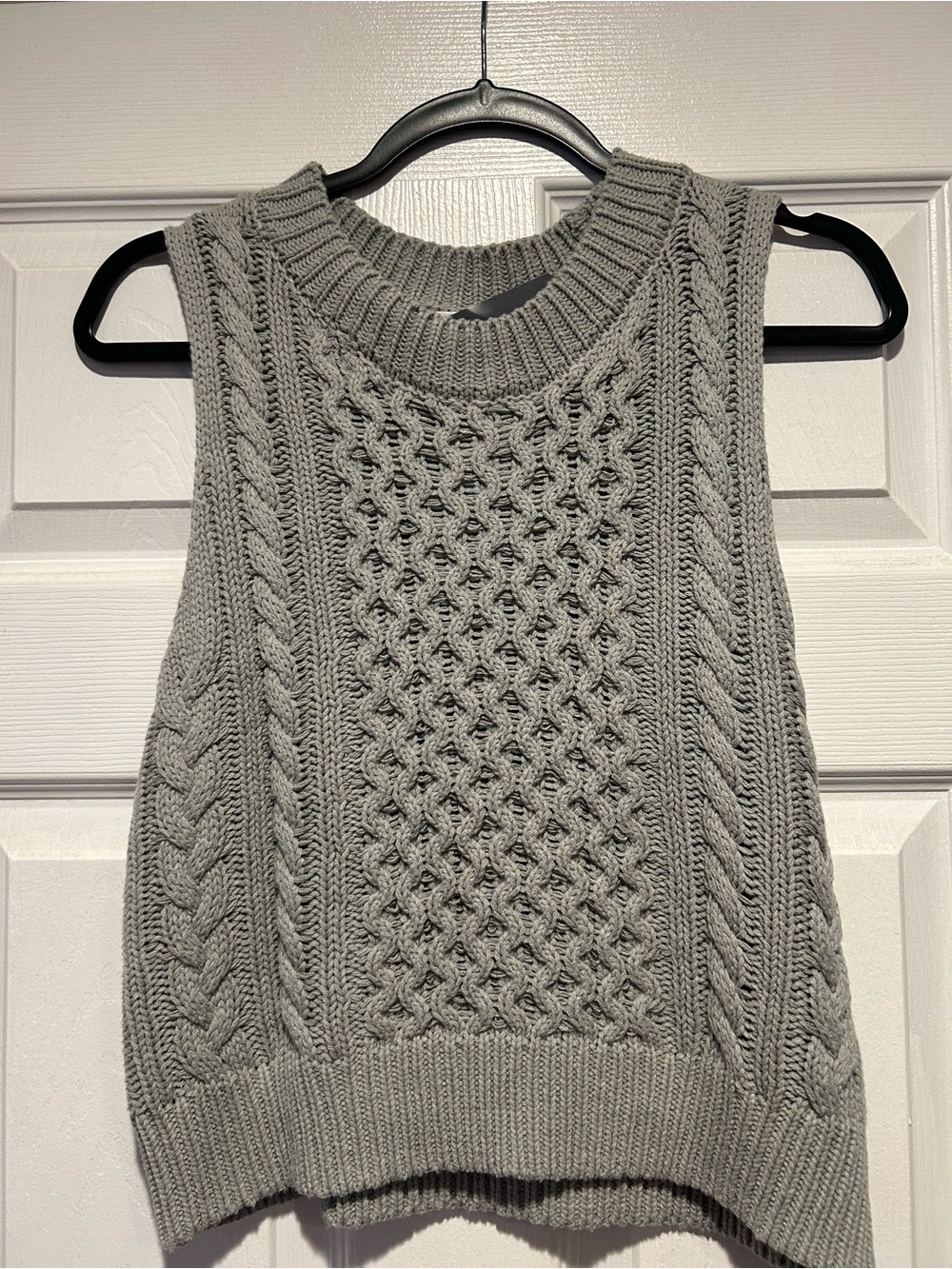 Melrose& market Gray Cable Knit Sleeveless Sweater Vest